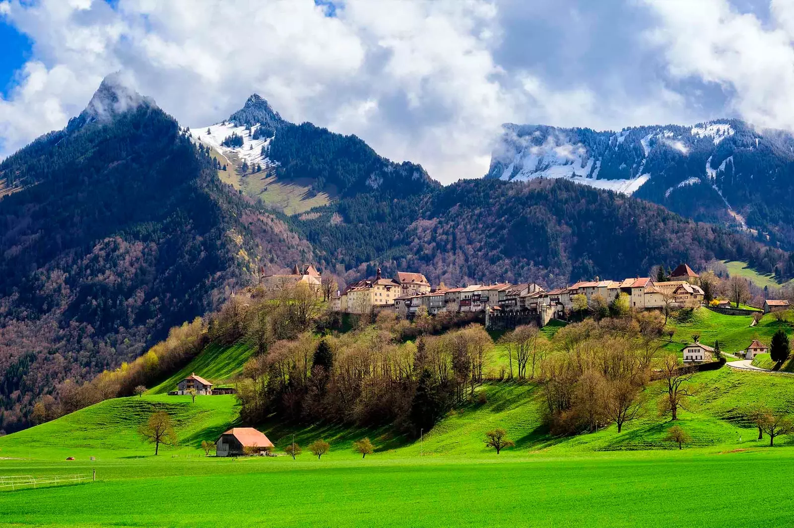 Fshati Gruyères në Zvicër