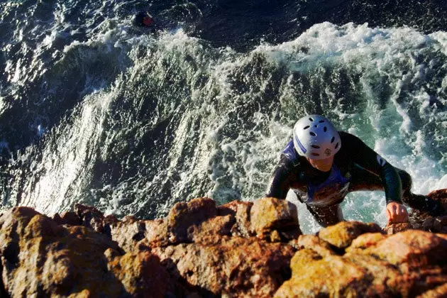 Coasteering το άθλημα του φετινού καλοκαιριού