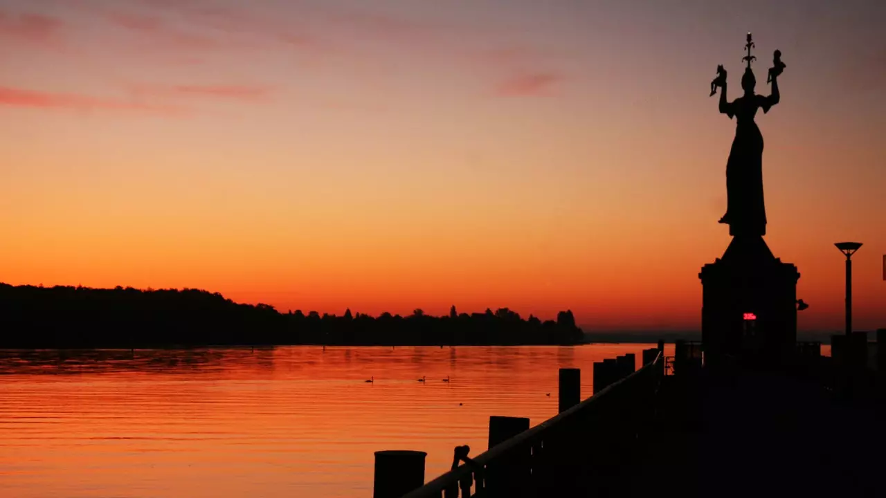 Lake Constance - ကျွန်းများ၊ zeppelins နှင့် စပျစ်ခြံများကြား ရင်ခုန်စရာလမ်းလျှောက်ခြင်း။