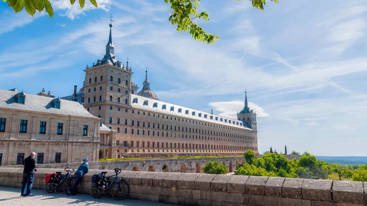 Әлемнің сегізінші кереметі Эль-Эскориал монастырының ашылуы