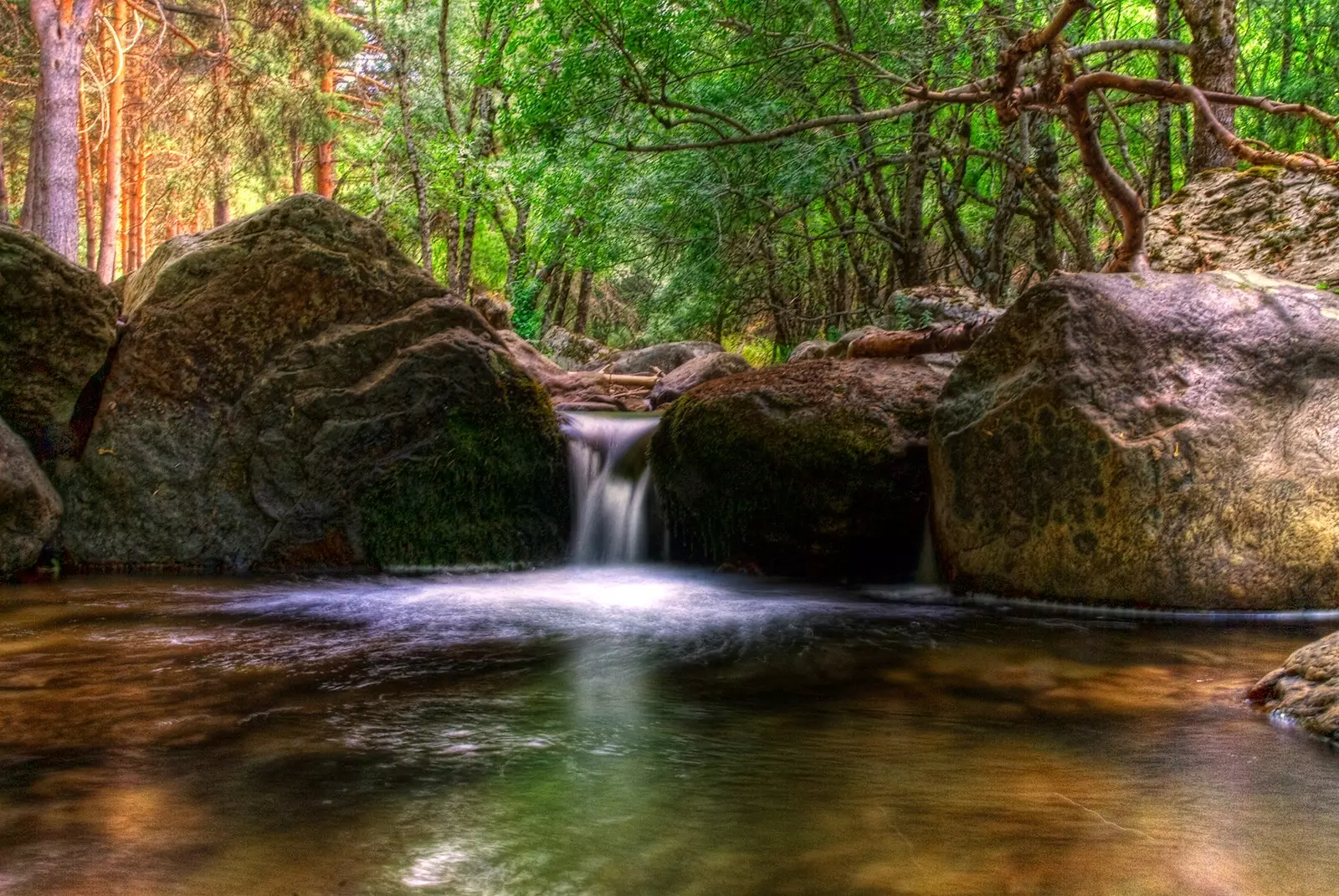 Sungai Lozoya di hulunya