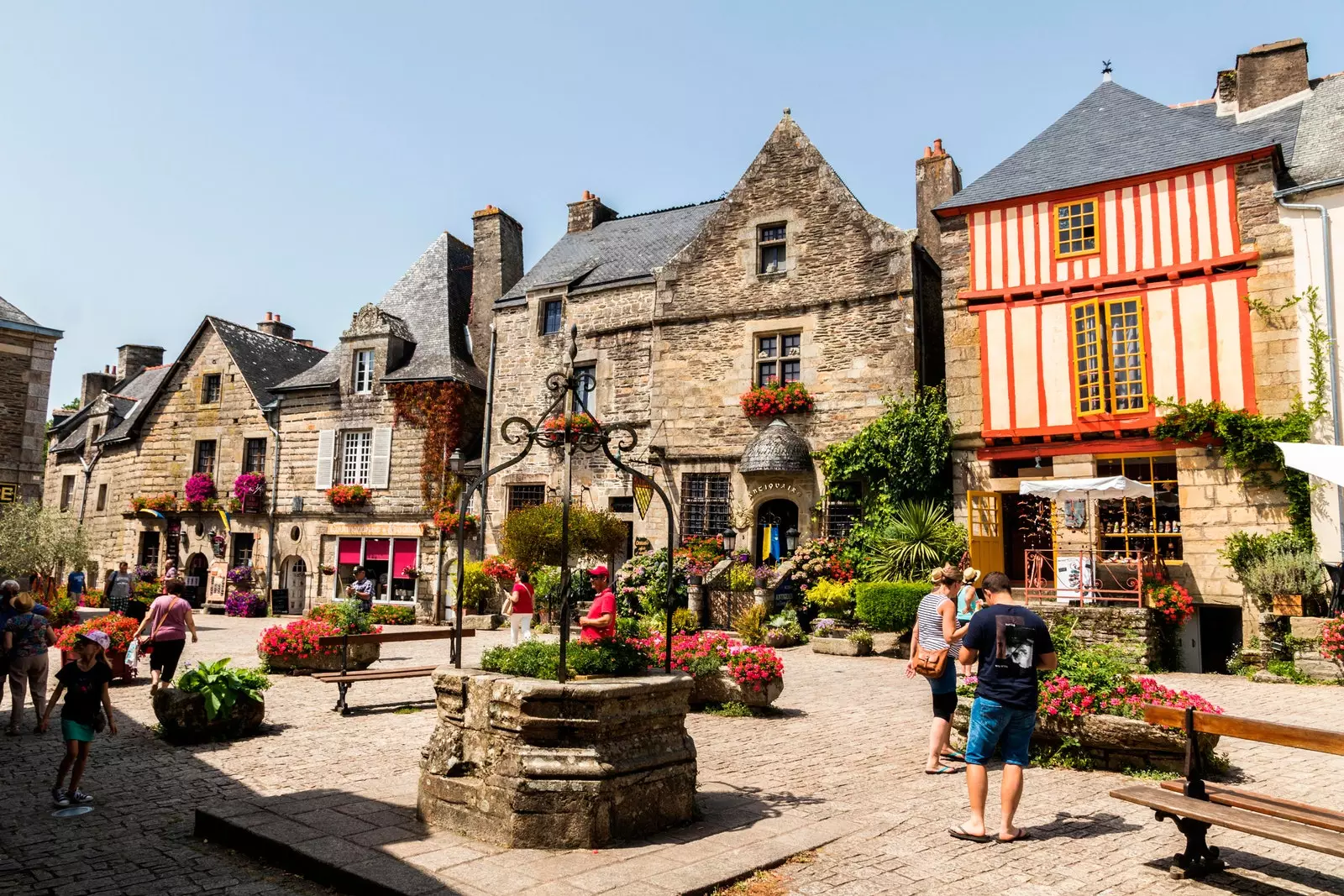 RochefortenTerre, Bretagne virágos faluja.