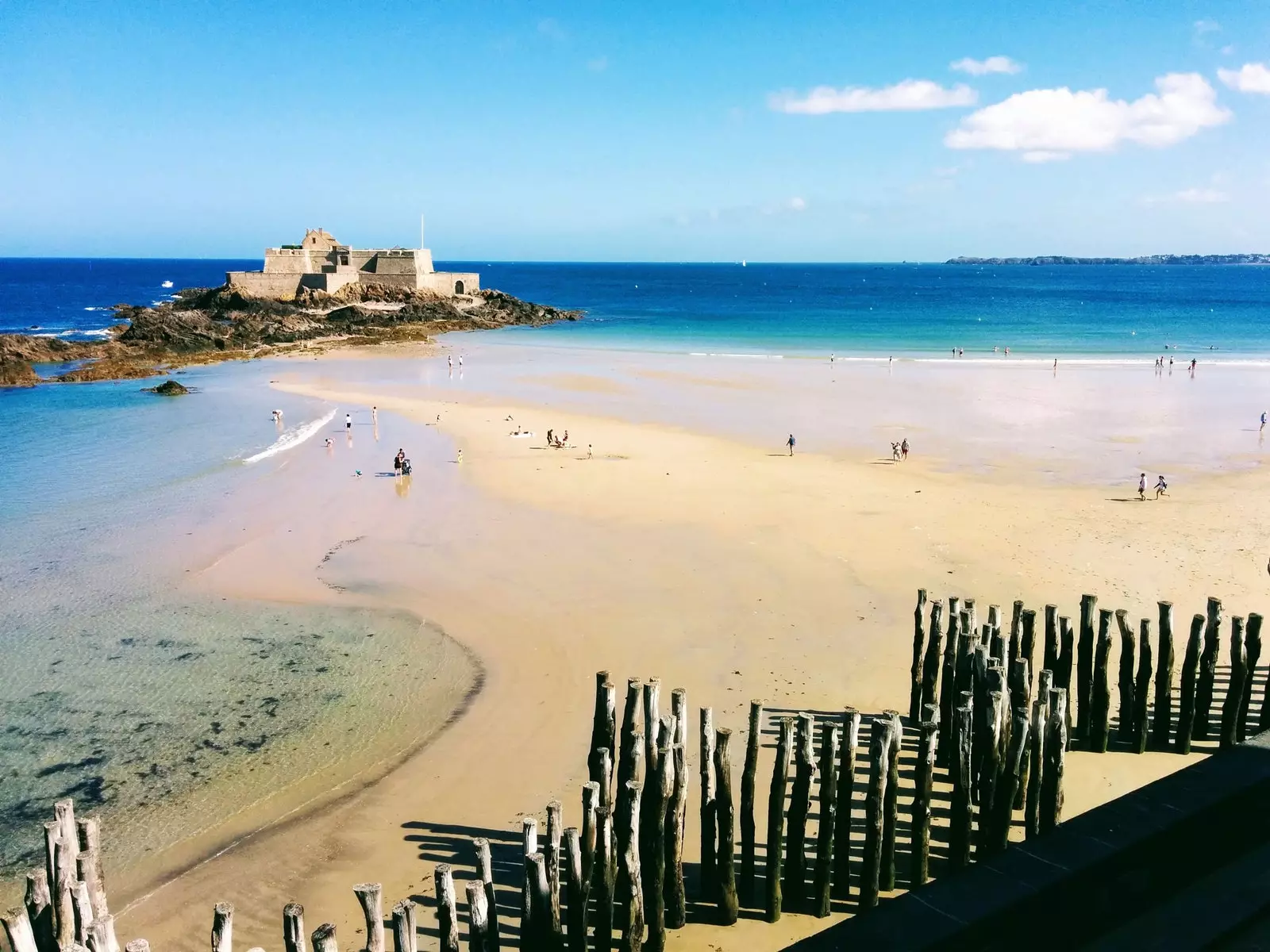 Forts Nacional and Petit B are accessible on foot at low tide.