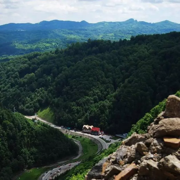 Vistas das alturas na fortaleza Poenari