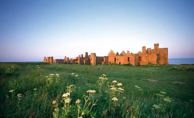 Slains Castle, kde byl Bram Stoker inspirován k napsání románu