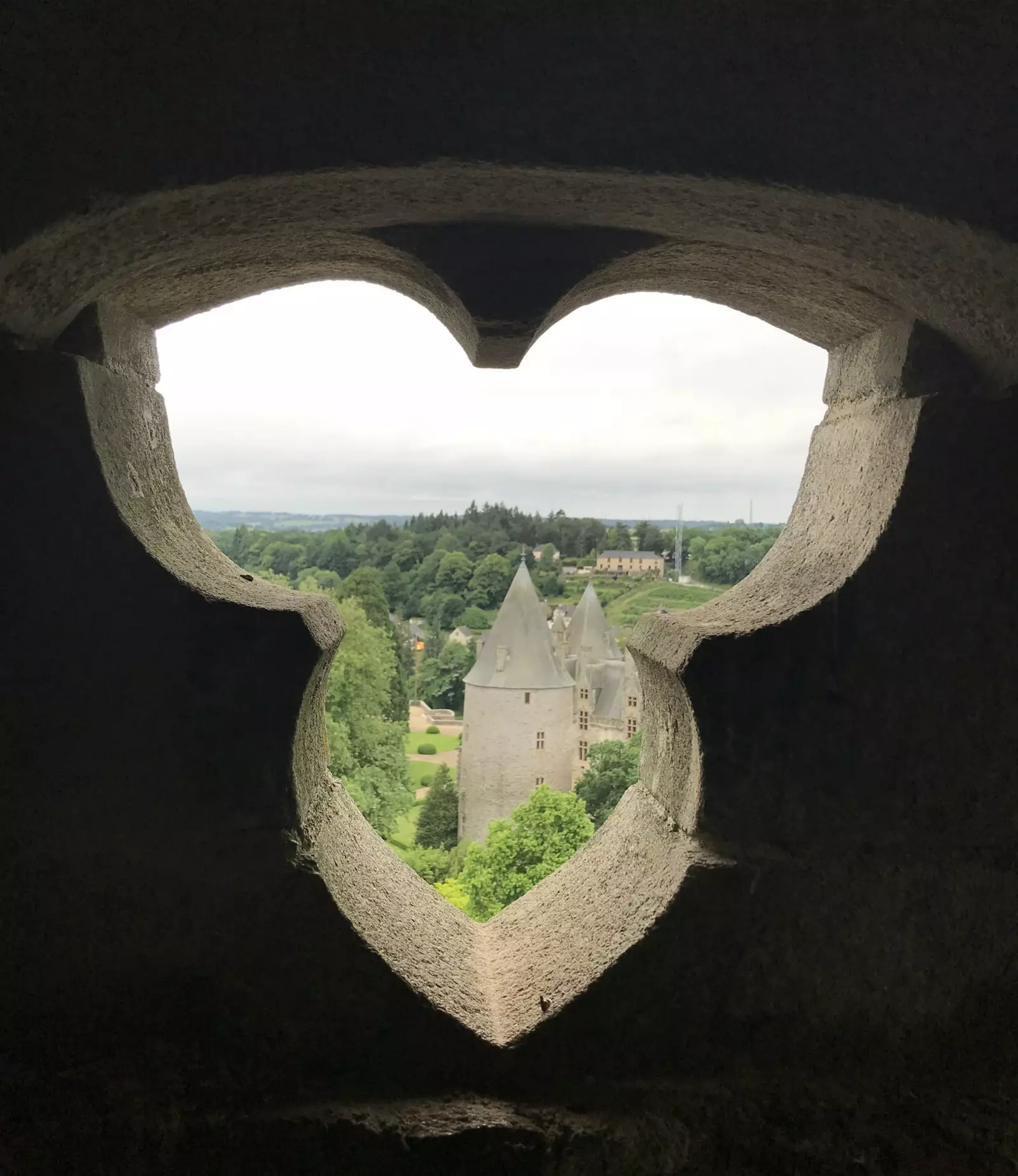 Josselin slott från toppen av katedraltornet.