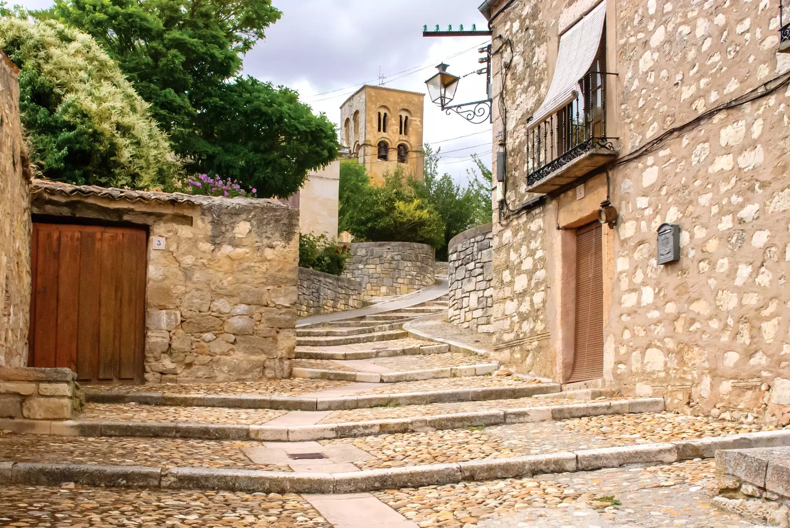 Les escales que condueixen a l'Església de Sepúlveda