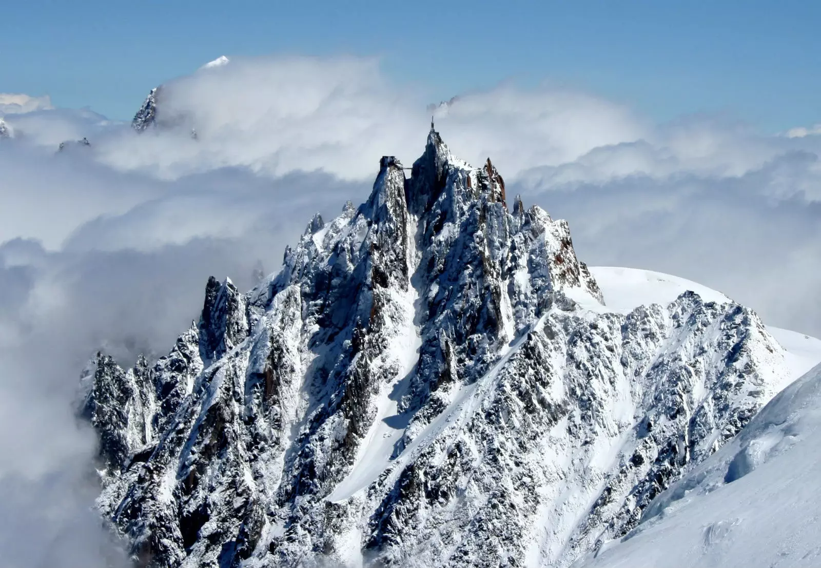 Aiguille du Midi е най-високият връх на Мон Блан.