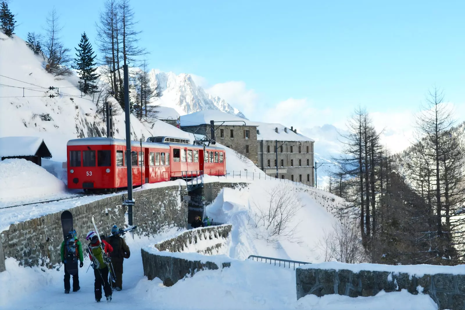 Para chegar a Mer le Glace, você pode pegar o trem de cremalheira.