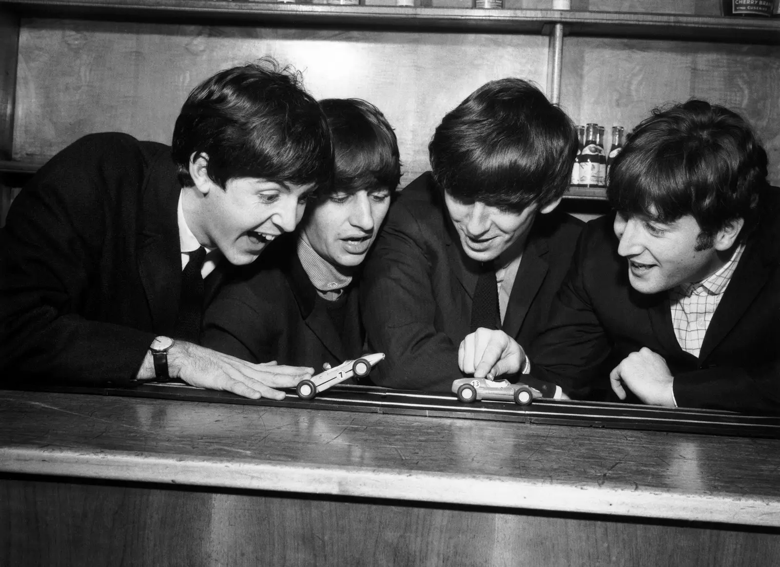 Avtomobili življenja The Beatles 'Baby you can drive my car'