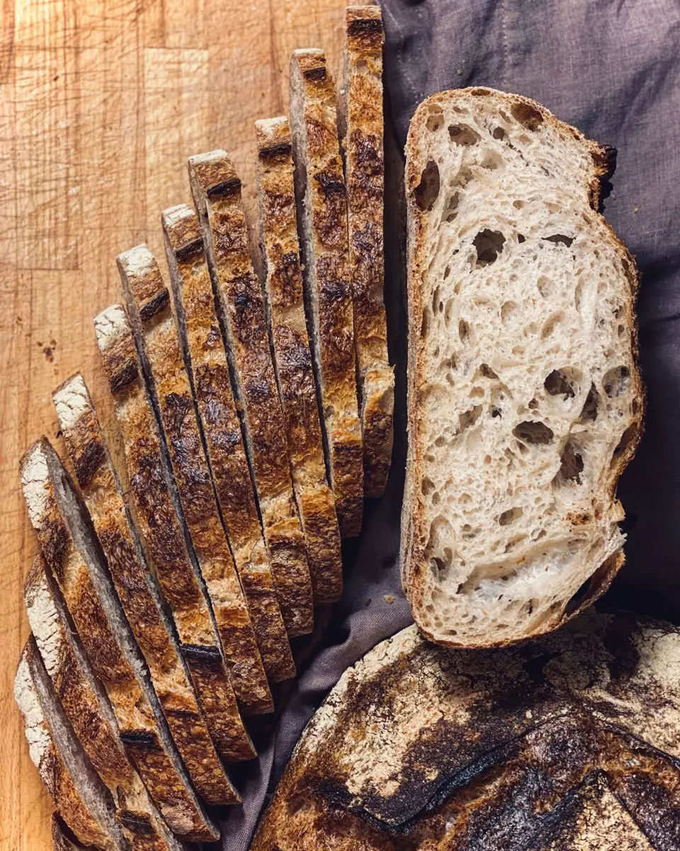 Cent trente pains au levain et café de spécialité