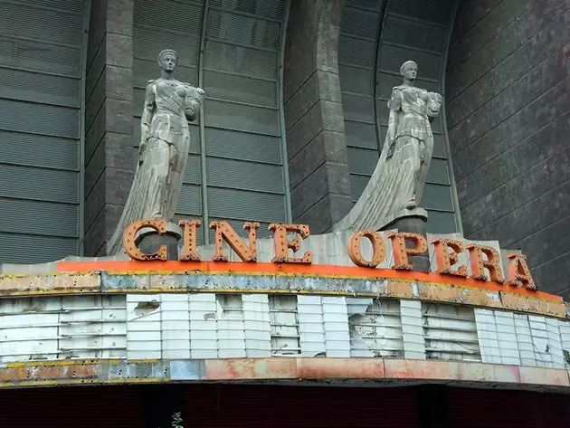 El gloriós cinema Òpera ara abandonat a San Rafael