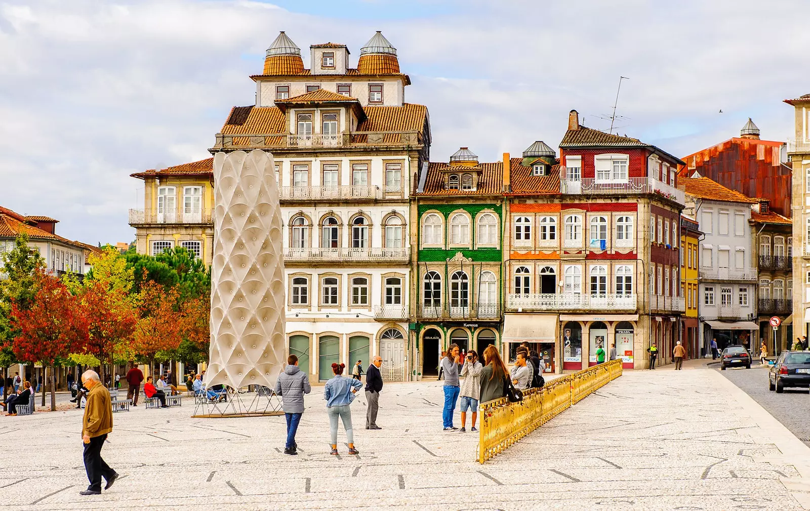 Encapçalada plaça a Guimarães.