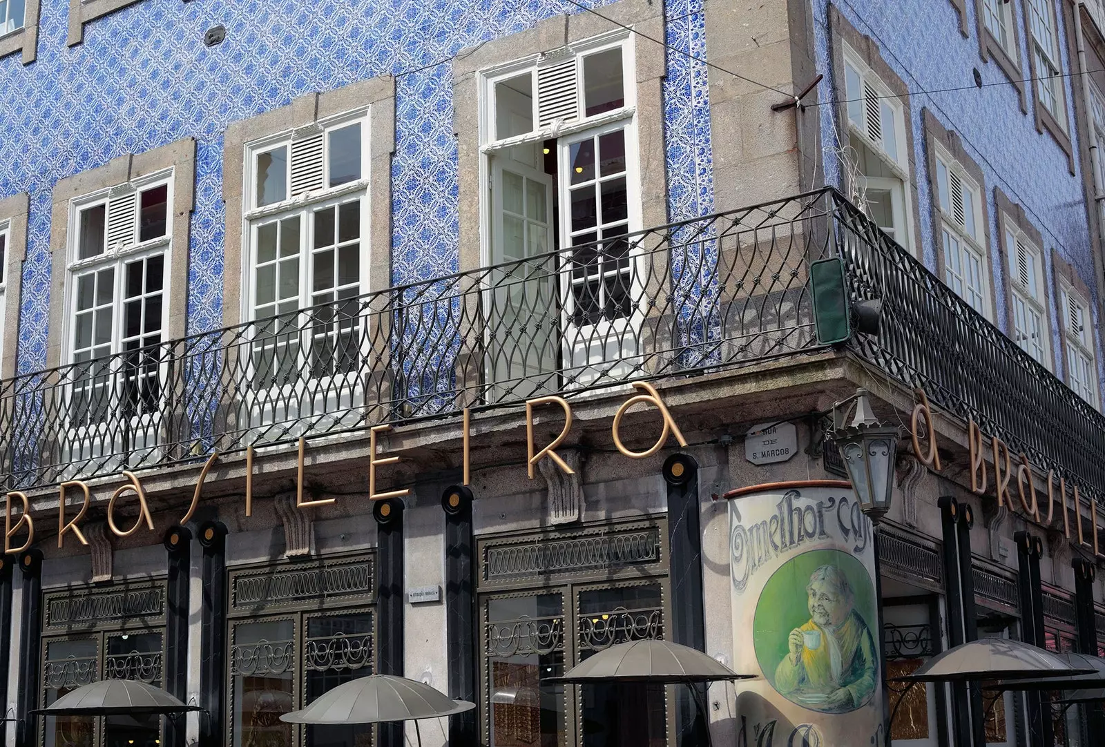 Beautiful façade decorated with A Brasileira tiles.