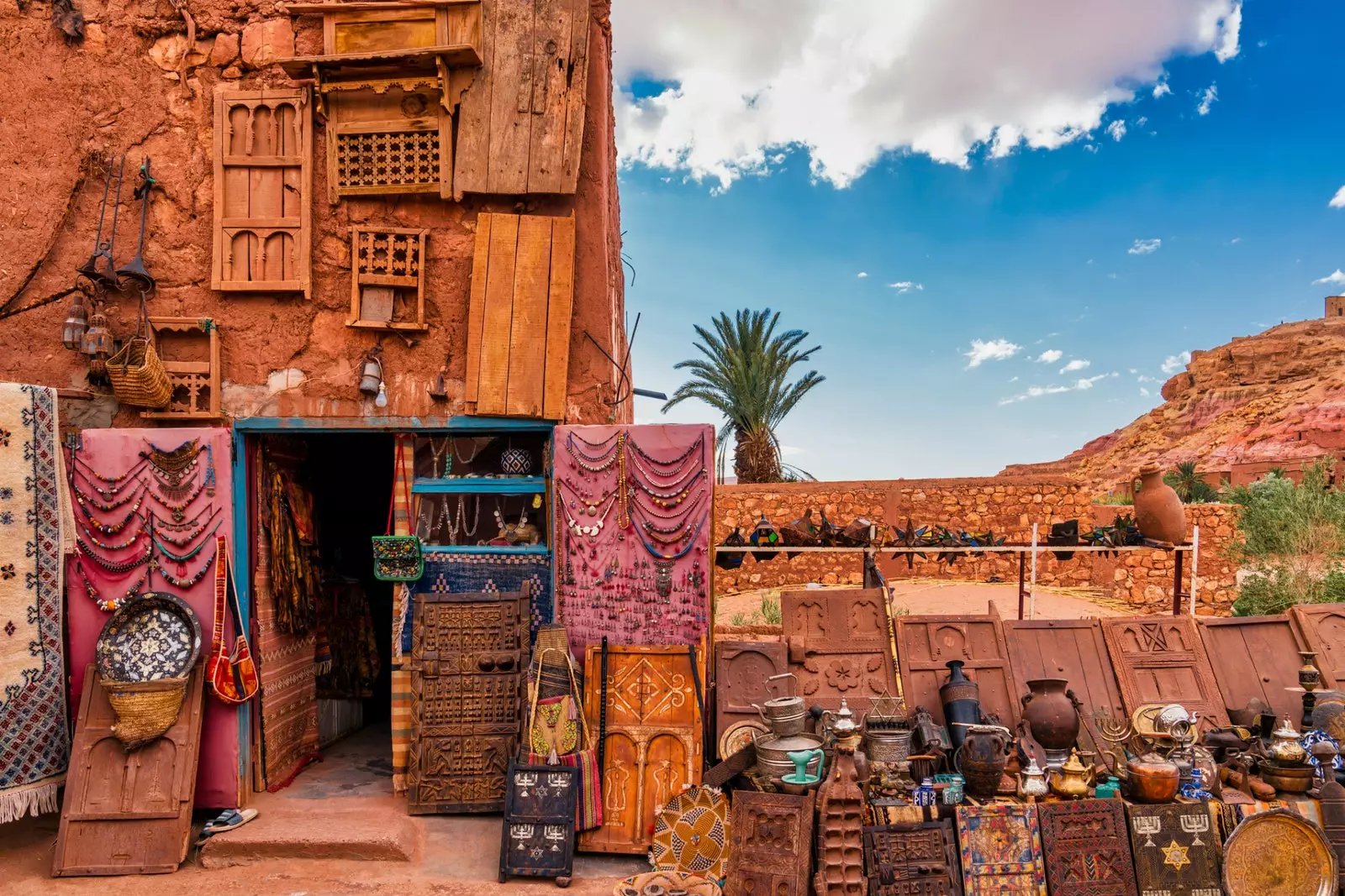 Chapisha katika Ait Ben Haddou katika jangwa la Morocco.