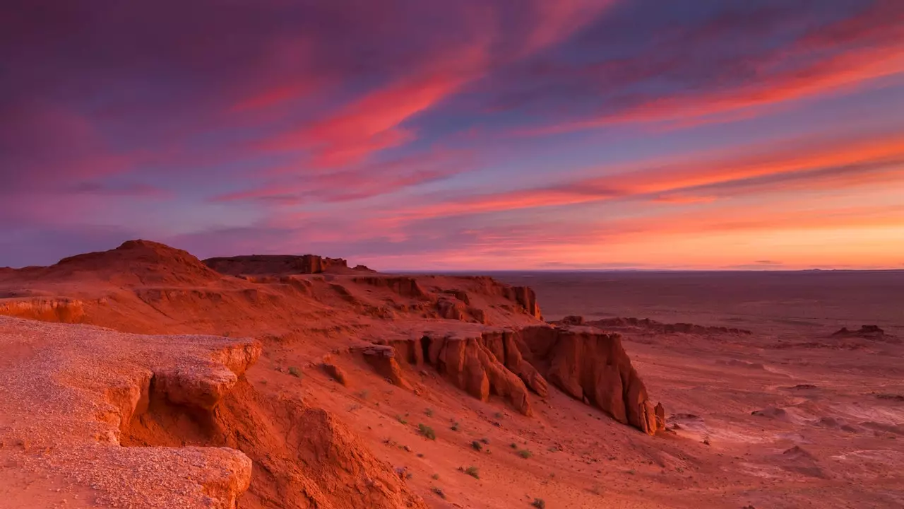 Jurassic Park bestaat, en het is op een aantal kliffen in het midden van de woestijn in Mongolië