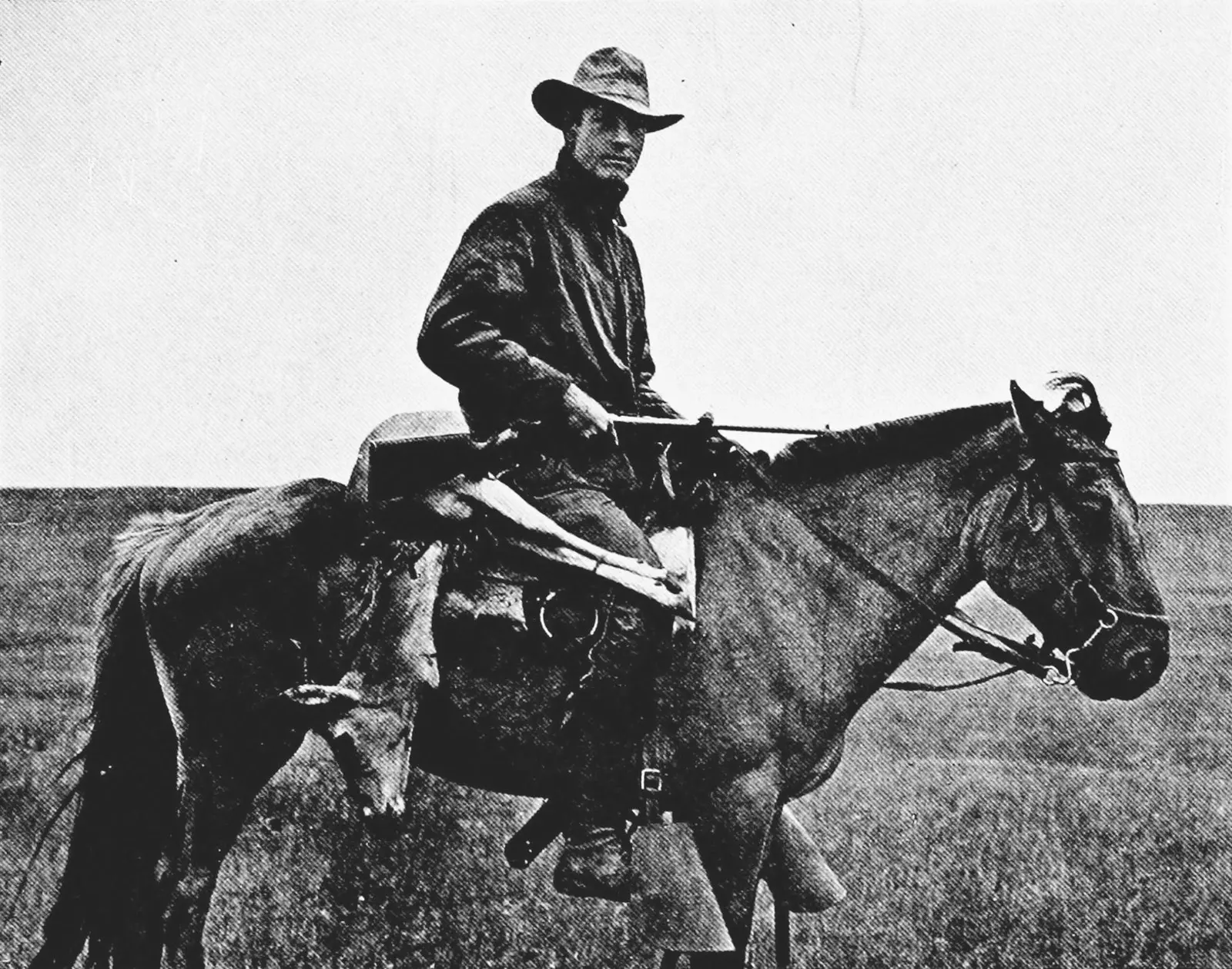 Roy Chapman Andrews merentasi dataran Mongolia pada awal abad yang lalu.