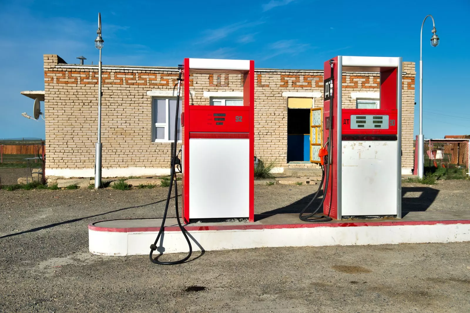 De nederzettingen in het gebied bestaan uit een tankstation, een supermarkt en vier huizen.