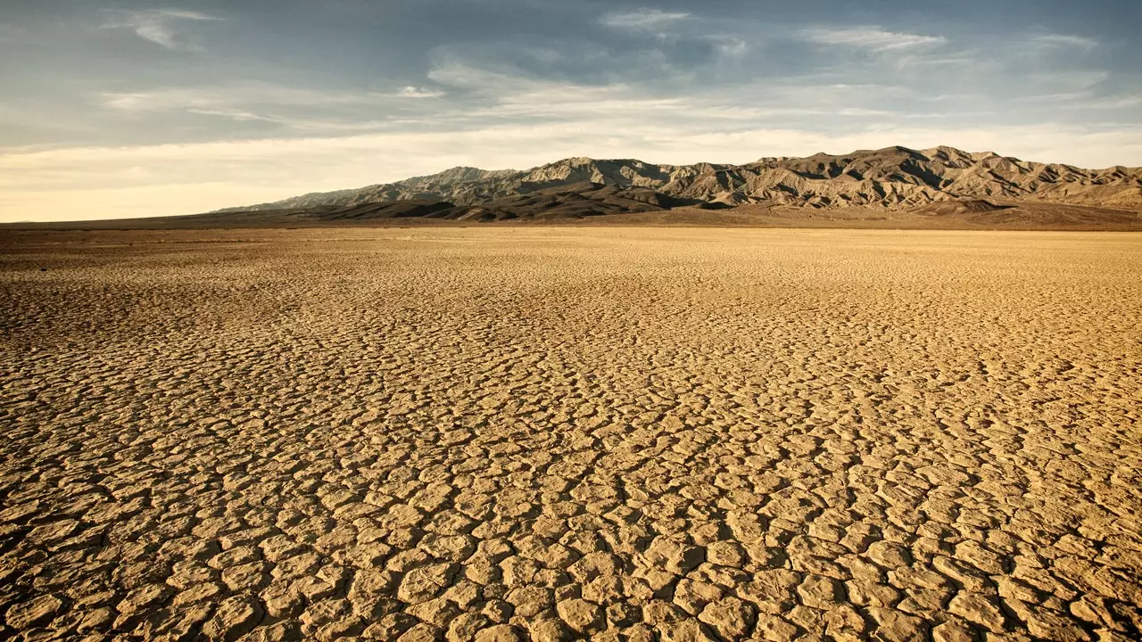 California'daki Death Valley tarihi bir sıcaklık değerine ulaştı: 54.4ºC