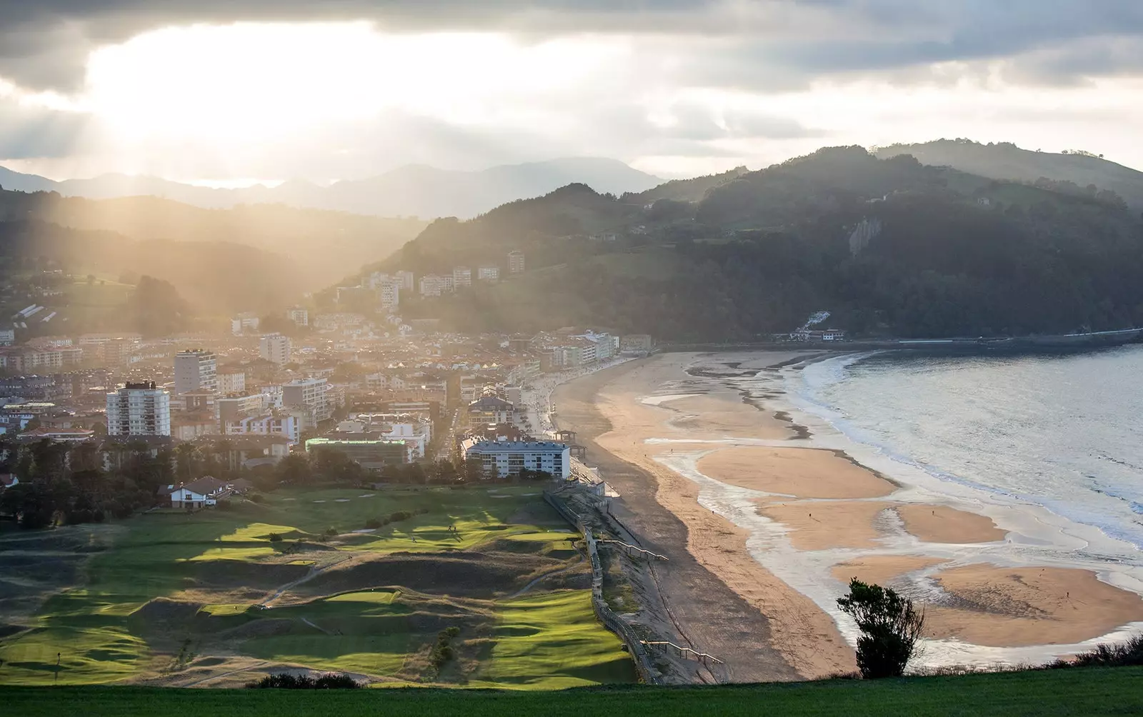 Zarautz po atperkančiu spinduliu