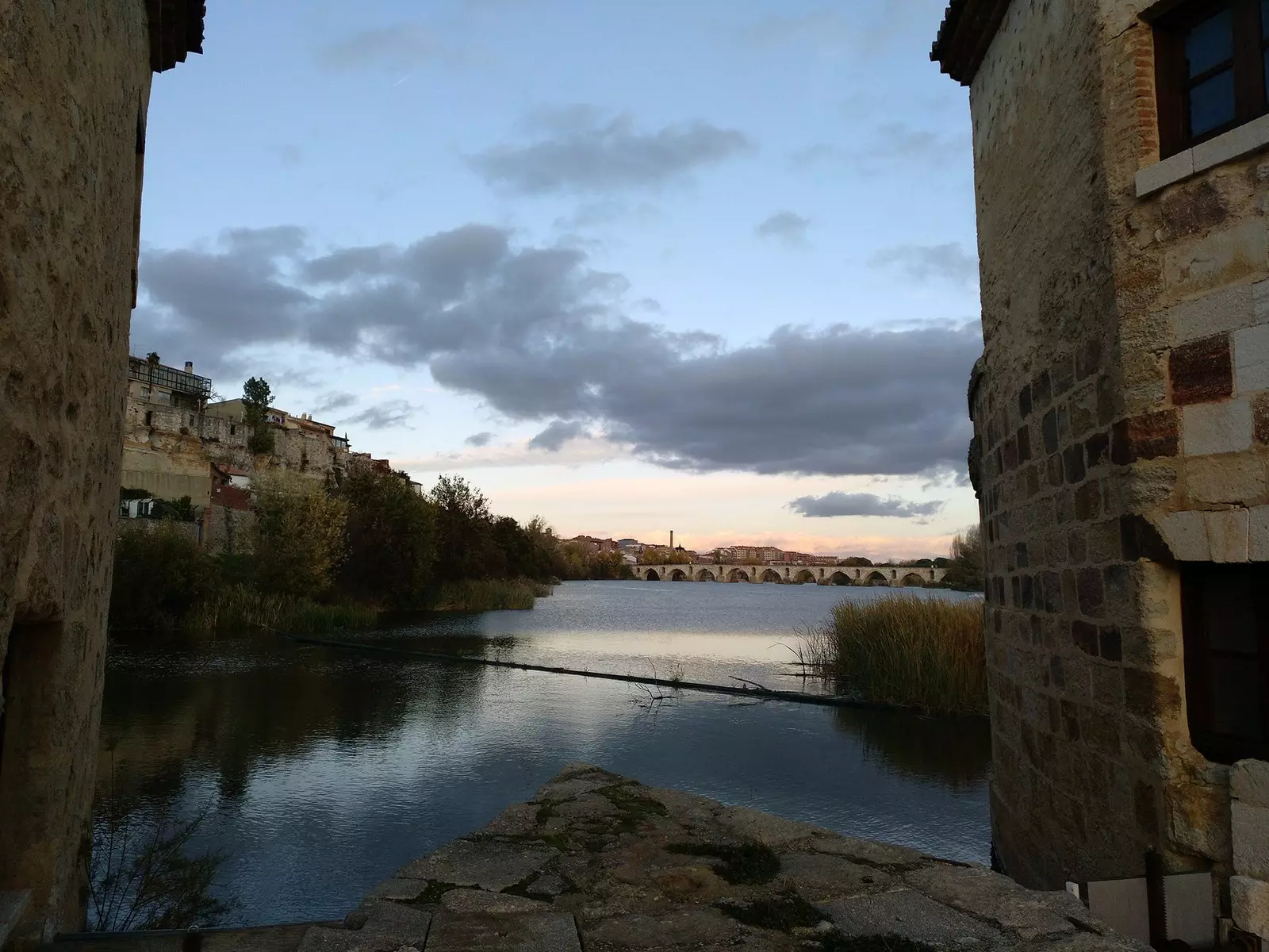 La meravella de sentir que gairebé gairebé toques l'aigua del riu Duero