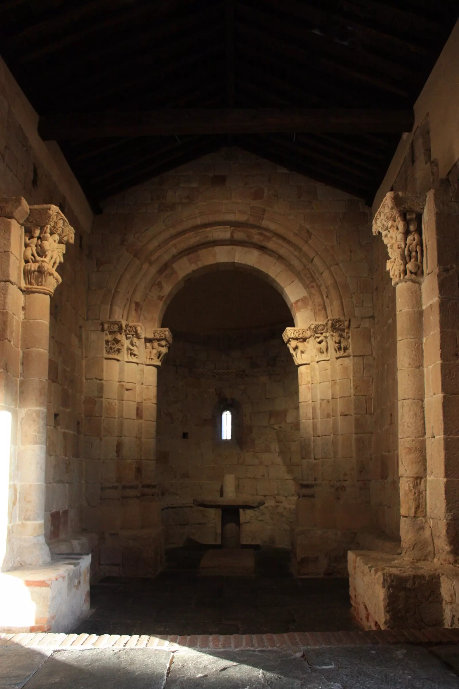 Interieur van de kerk van Santiago de los Caballeros