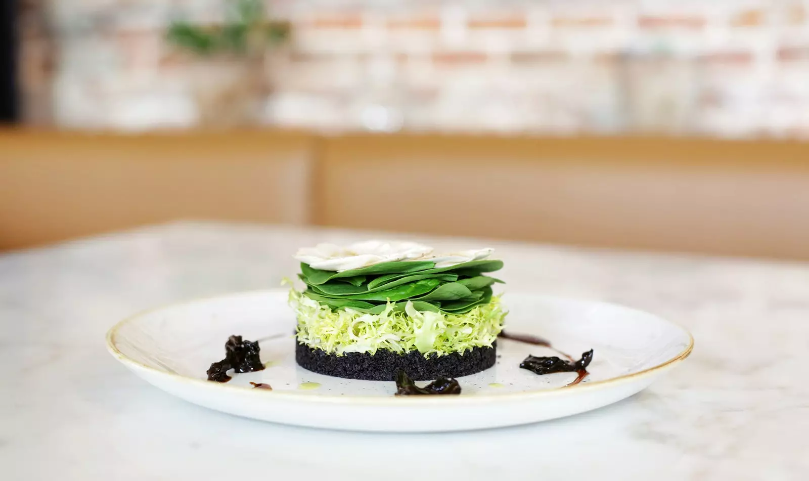 Insalata di uova rosse con funghi e tartufo di stagione dei Fratelli Torres per l'esclusivo Menu Desktop dell'Hotel Gran...