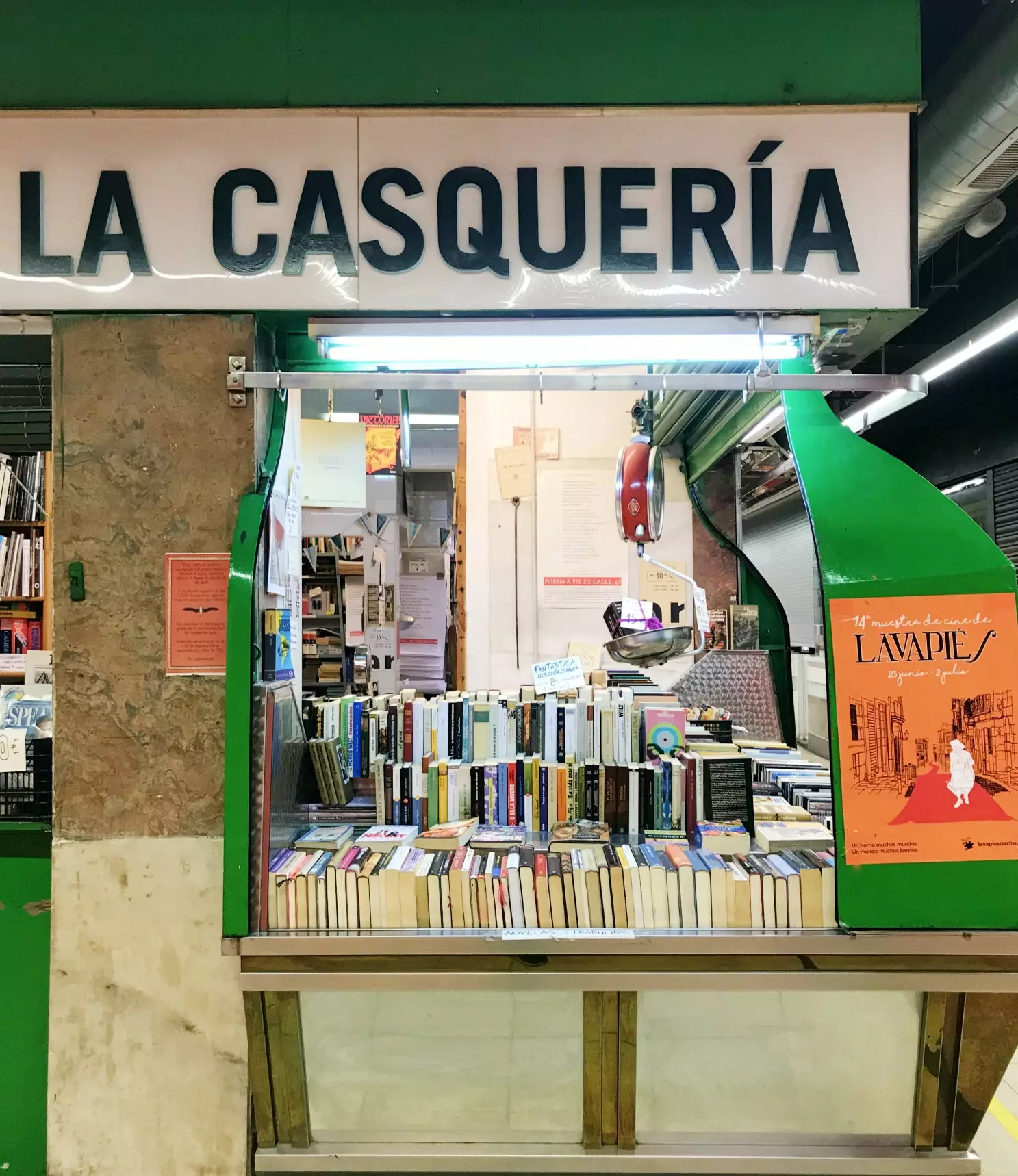 Tweedehands boeken naar gewicht in La Casquería Madrid