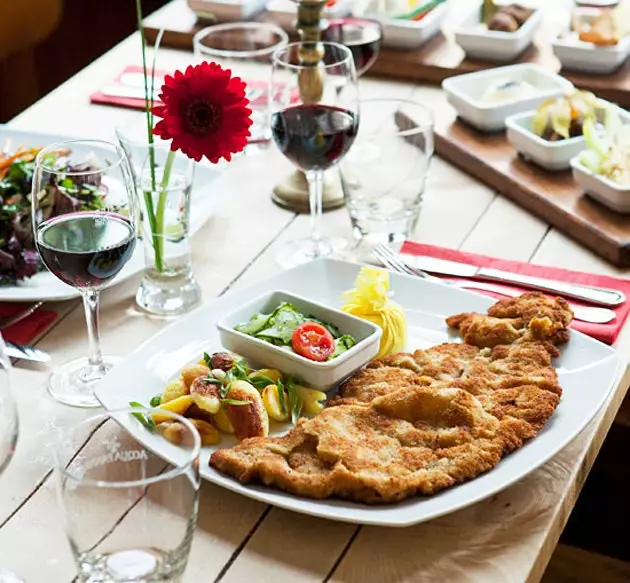 Schnitzelroute durch Berlin zum Stiefel anziehen