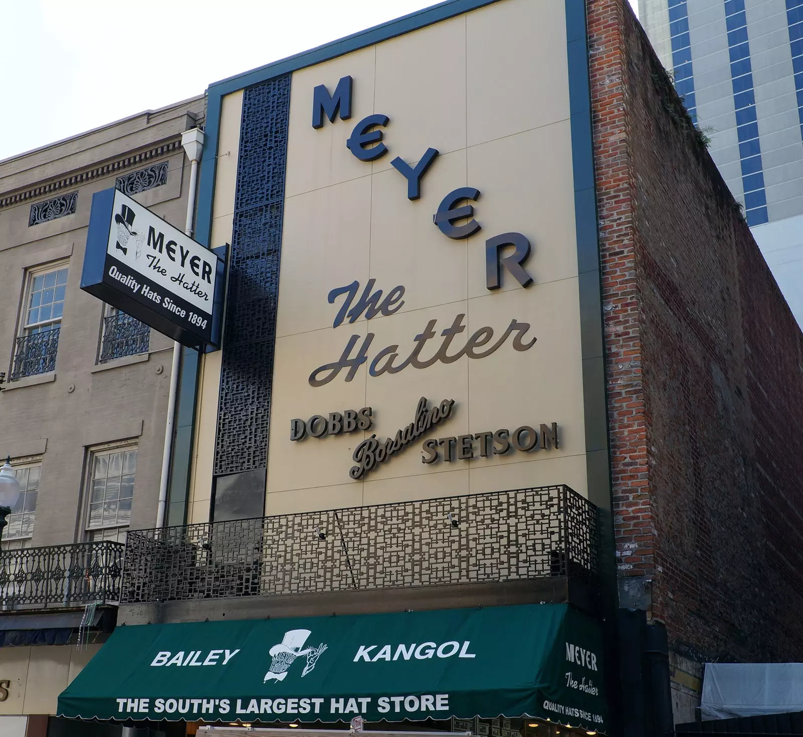 Facade af Meyer the Hatter i New Orleans.