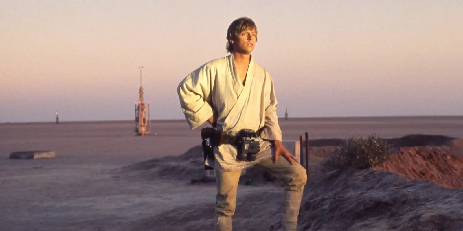 Luke Skywalker Tatooine дээр.