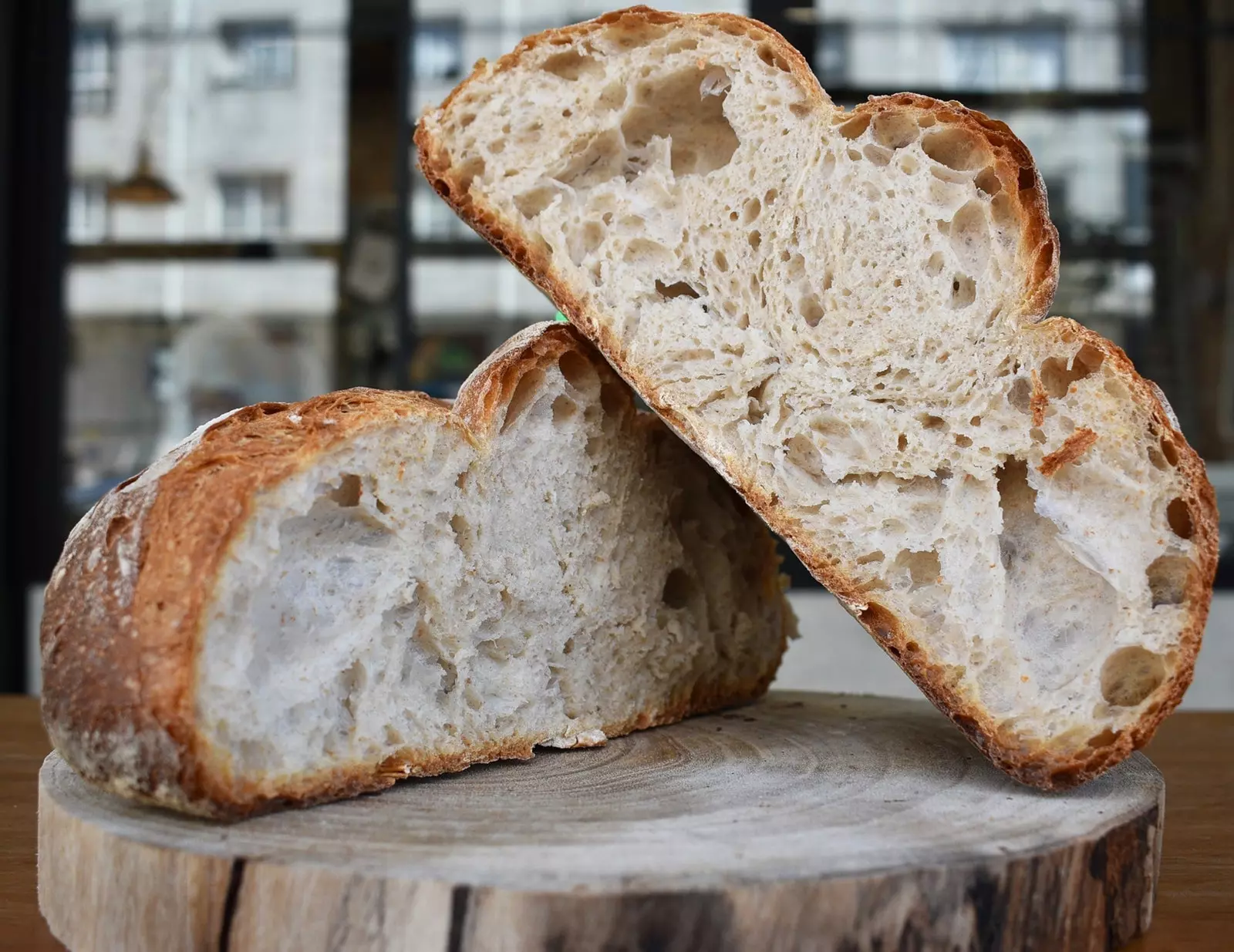 Muffin tradition avec 20 galiciens de blé et 10 galiciens de seigle moulus sur pierre d'Amsame Bakery Lab