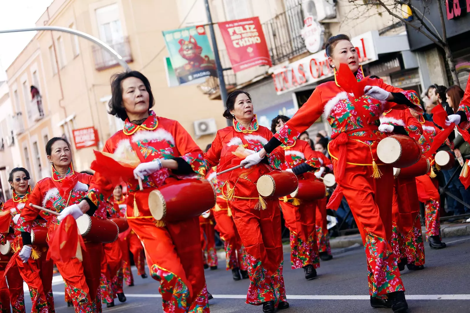 D'Parade vun dësem Sonndeg ass den Héichpunkt vun der chinesescher Neijoerschparty zu Usera