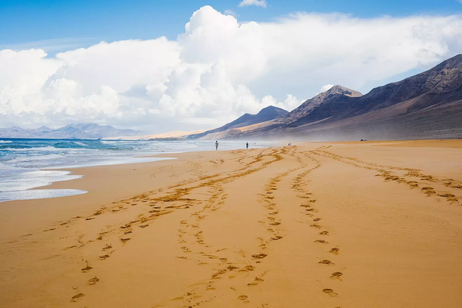 Fuerteventura piecās svarīgās pludmalēs