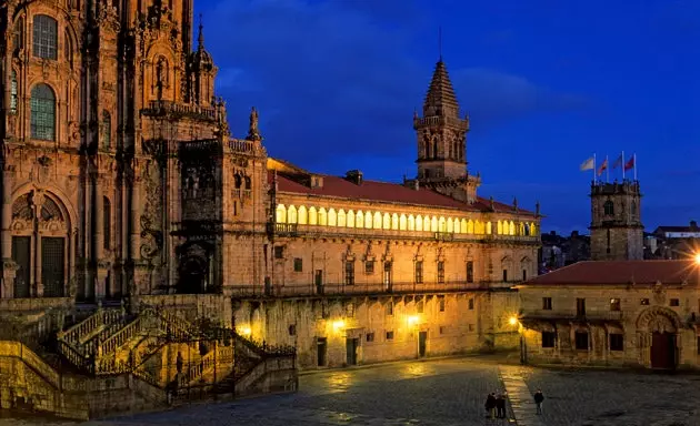 Is é an Plaza del Obradoiro i Santiago buaic na hoilithreachta