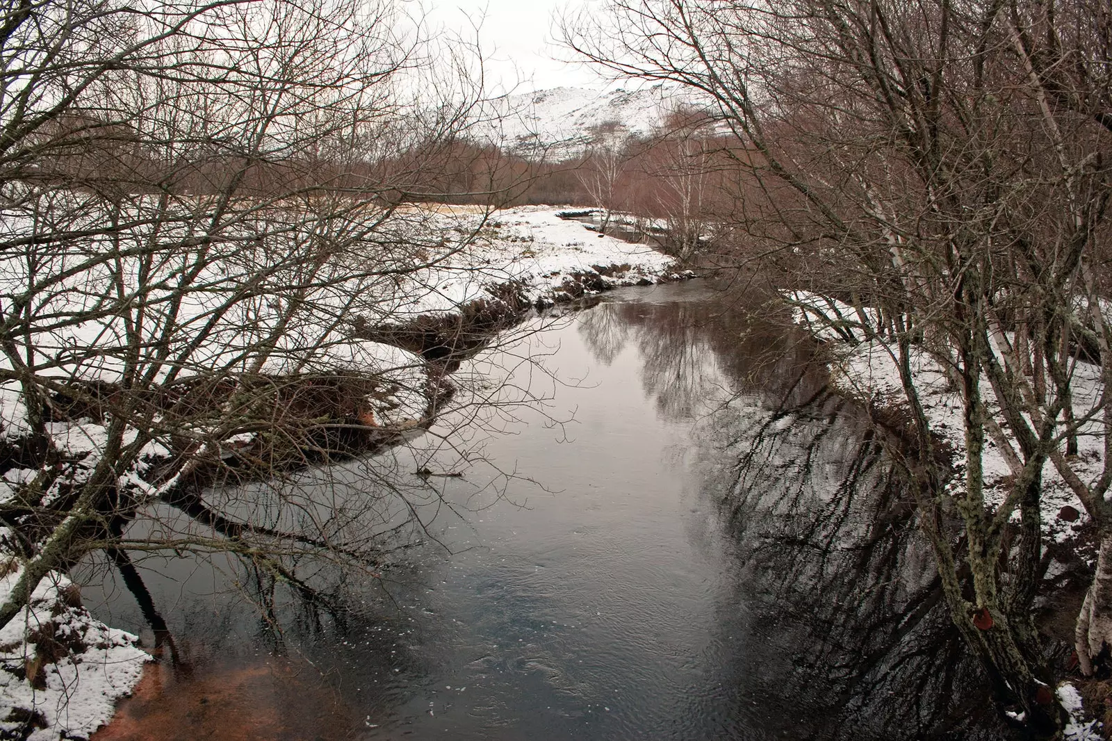 Fluss Salas zwischen Santiago und Meaus