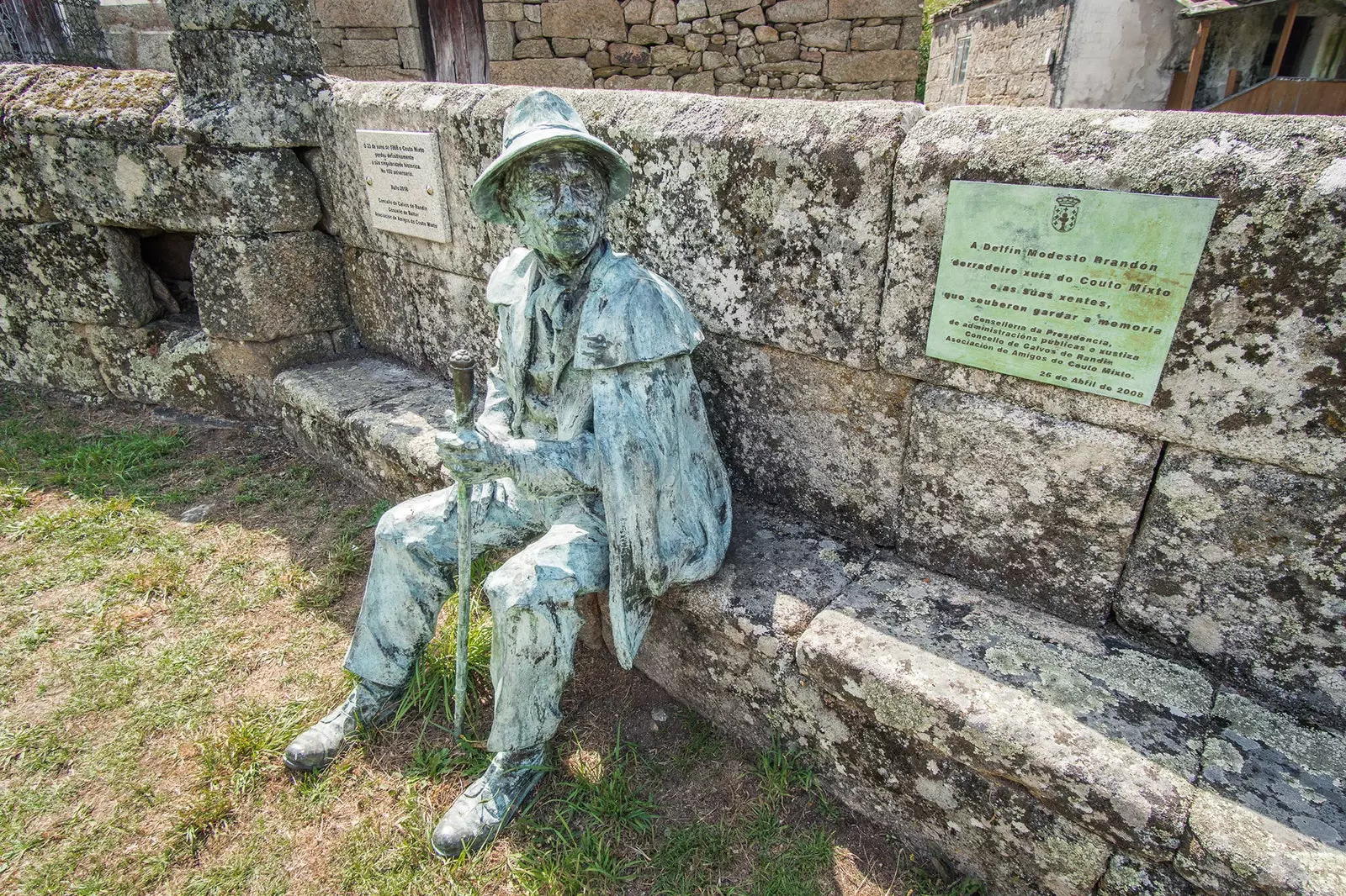 Statua Delfina Modesta Brandona, posljednjeg sudije nezavisnog Mixed Couto