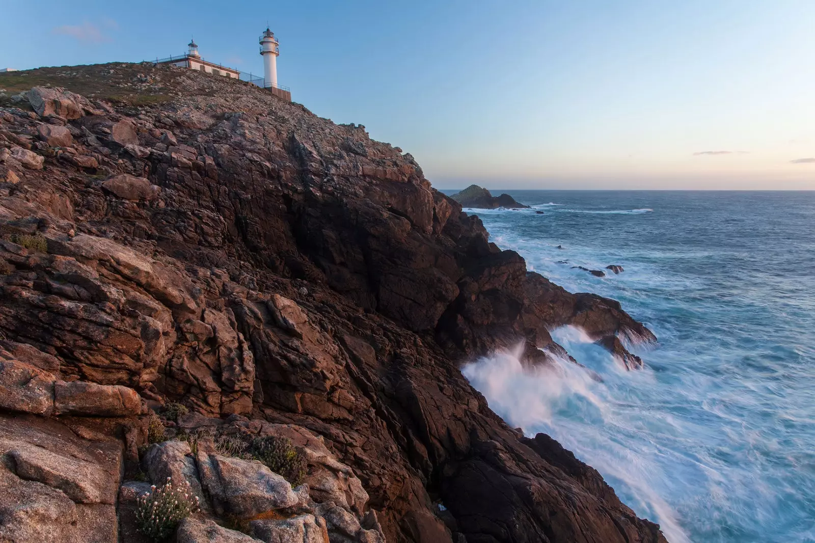 Cape Touri fl-Atlantiku miftuħ