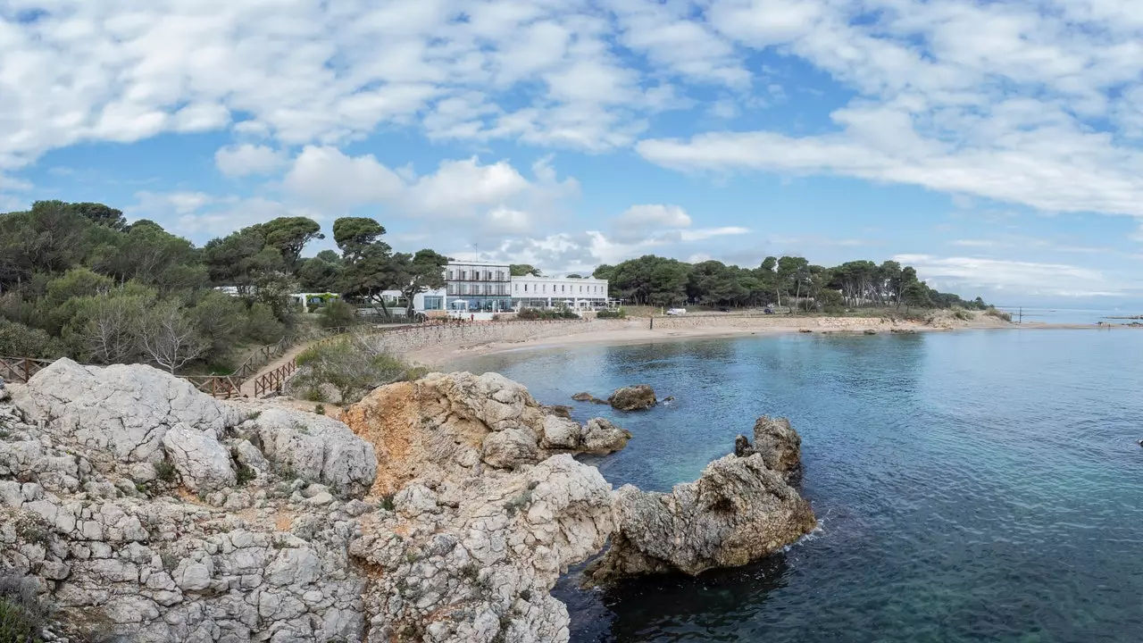 Un hostal sostenible ia només deu passos del mar Mediterrani