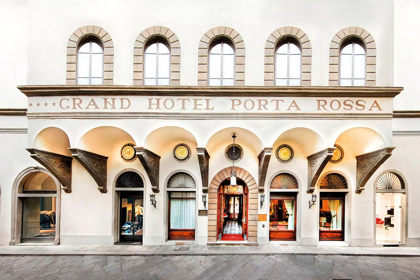 Das NH Collection Porta Rossa rühmt sich damit, das älteste Hotel Italiens zu sein