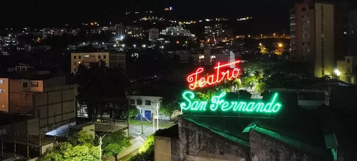 Neon teatri San Fernando Cali Kolumbiya