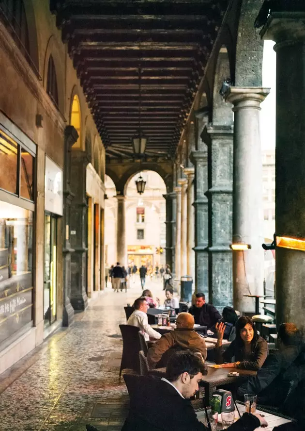 Eine der Arkadenstraßen von Bologna