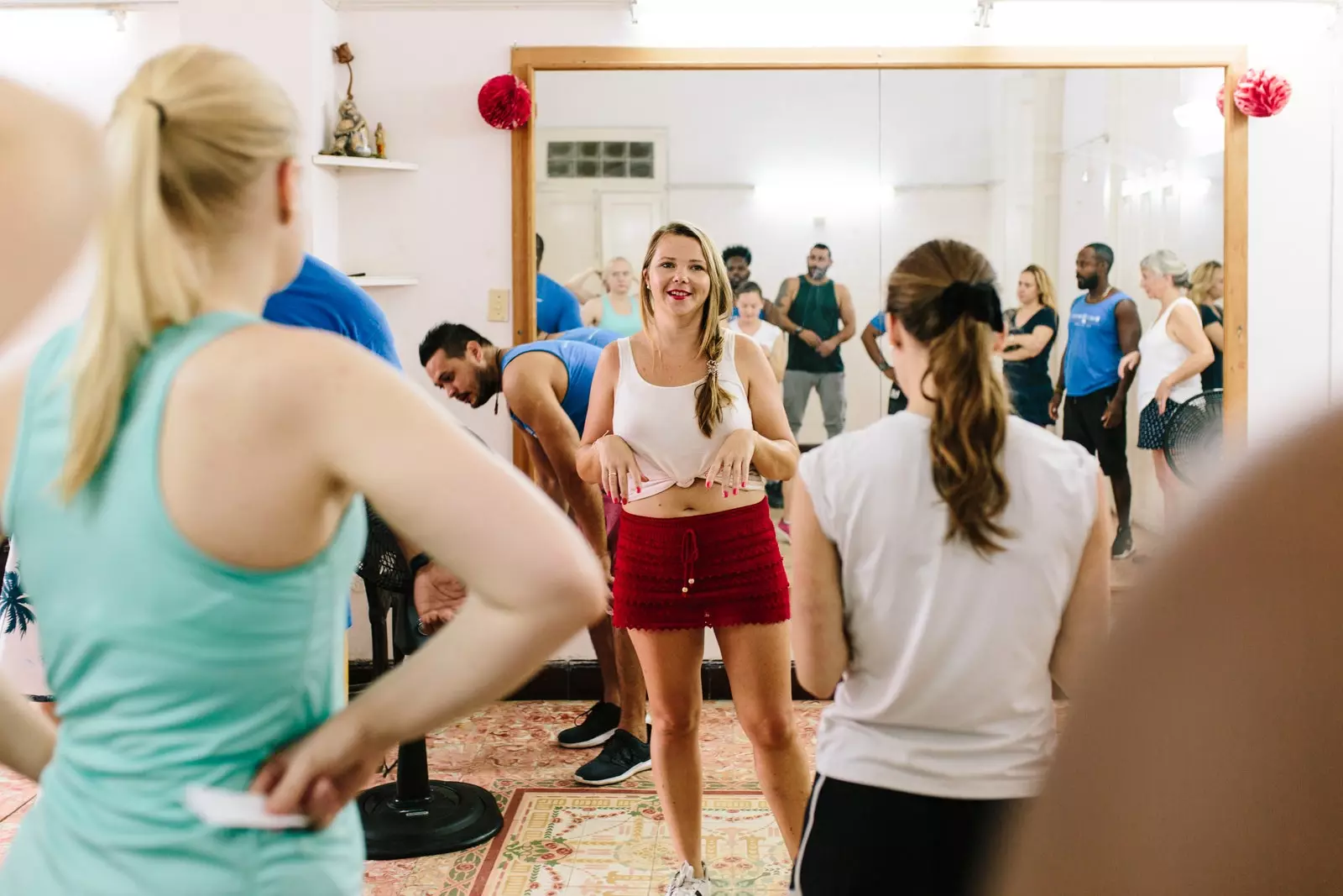 Alinor Salmon dans un cours de danse.