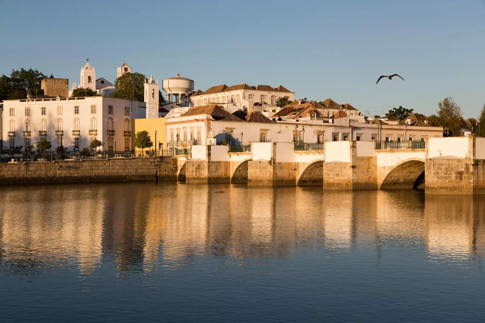 Lagos dan Tavira permata Algarve