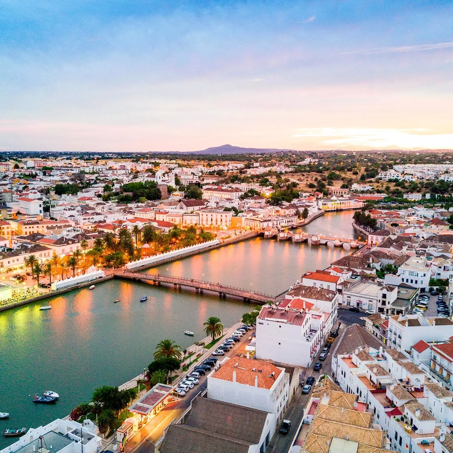 Tavira la côte baignée par la mer Méditerranée