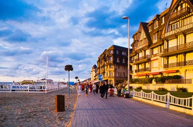 Les Planches ở Trouville