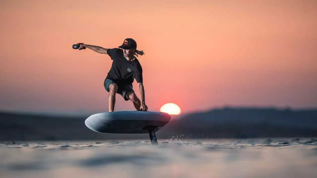 eFoil oder wie man auf dem Wasser schwebt (und Sport treibt).