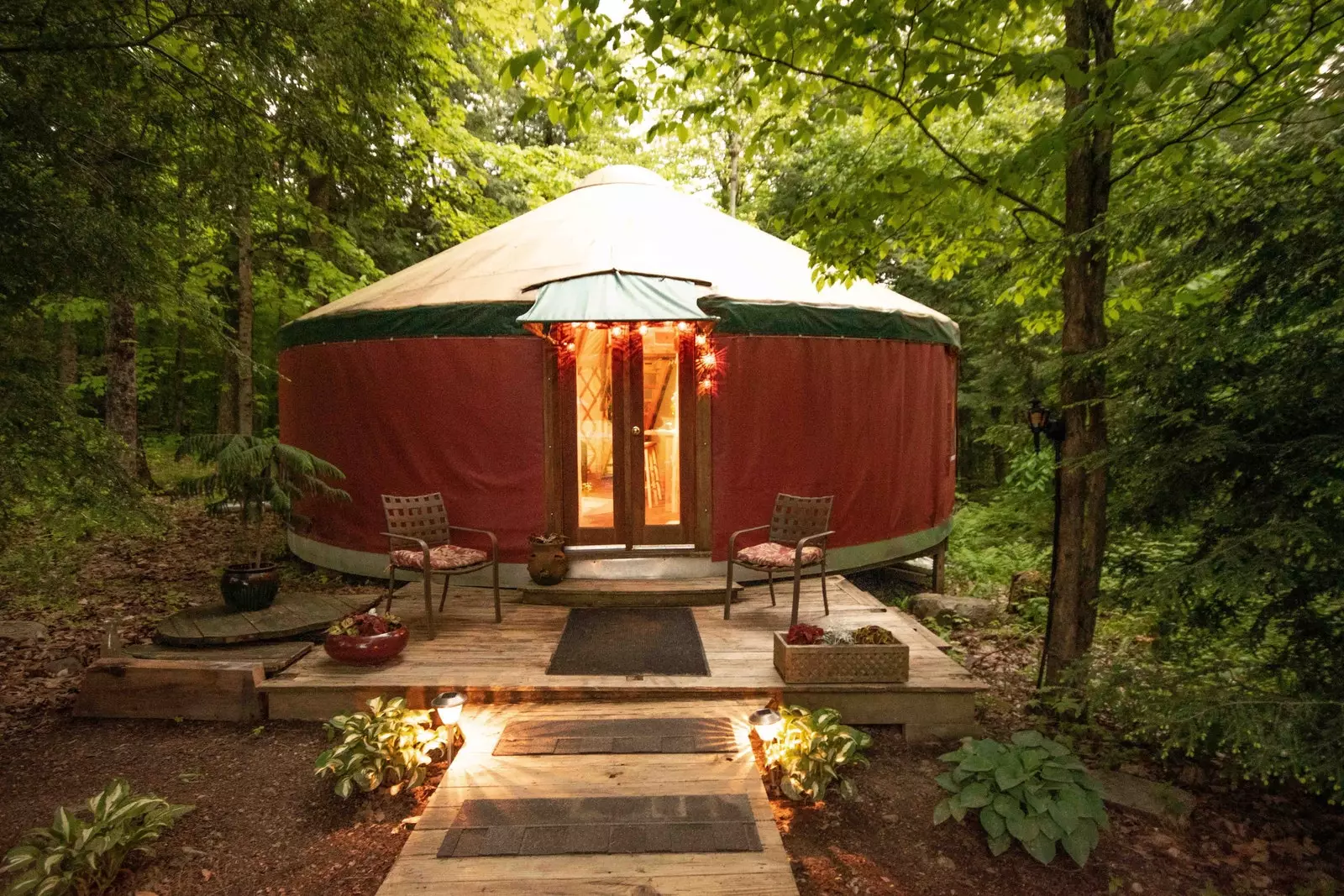 Yurt escondido em uma floresta perto de Bristol Vermont