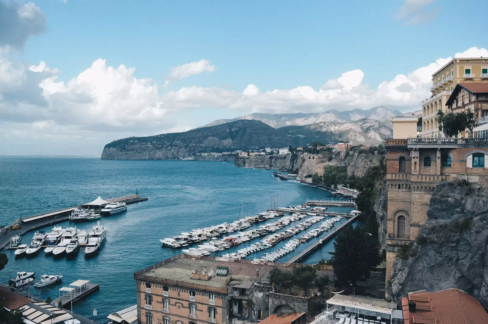 Sorrento ndio mji bora kugundua Pwani ya Amalfi