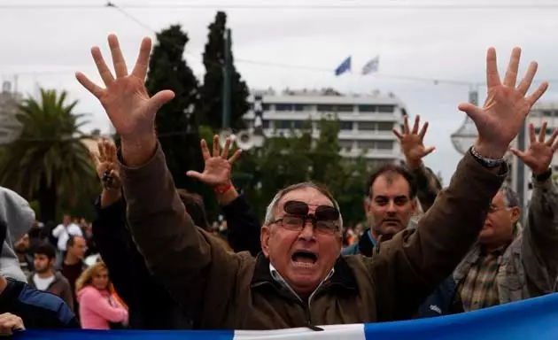 Öppna händer har varit en mycket efterfrågad gest under demonstrationer i Grekland